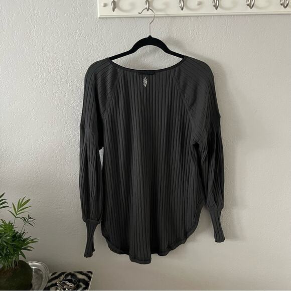 Free People Movement Bella Grey Ribbed Oversized Henley Top - Picture 6 of 8